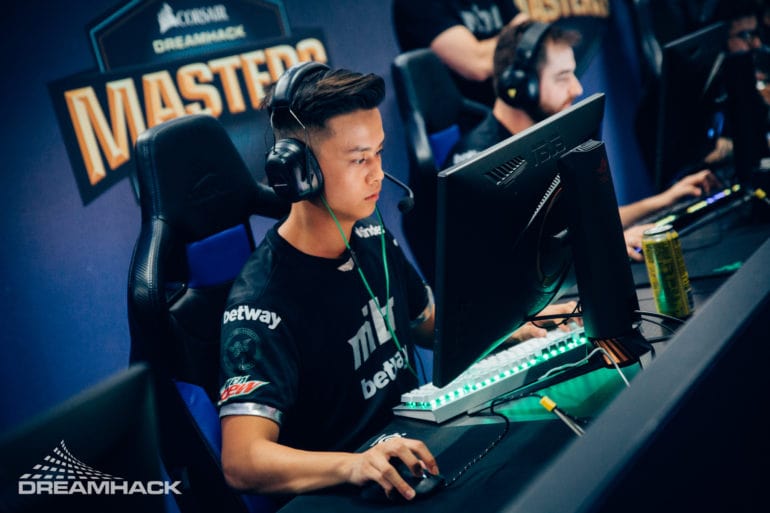 Stewie2k at LAN